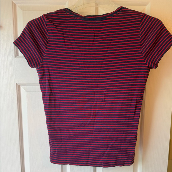 VINEYARD VINES Navy and Red Striped V-Neck Preppy Short Sleeve Tee - Picture 3 of 3